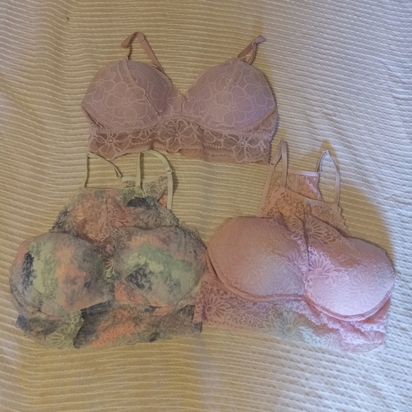PINK Victoria's Secret Other - 3 GUC  Victoria's Secret Pink bras2 racetrack and full front one lavender small